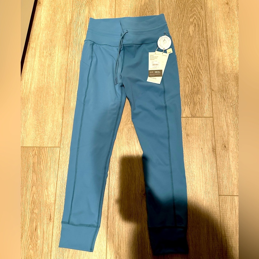 NWT Vuori daily pocket leggings in Stillwater